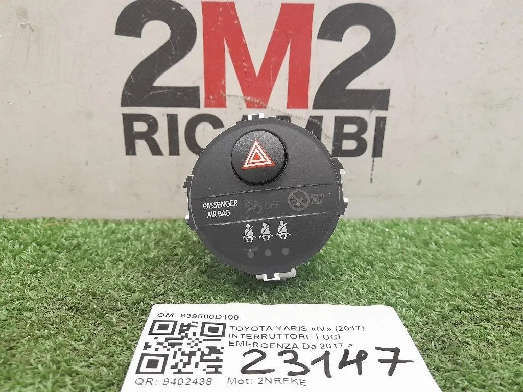 Interruttore LUCI Emergenza 839500D100 Toyota Yaris IV 2017