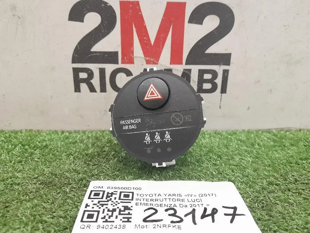 Interruttore LUCI Emergenza 839500D100 Toyota Yaris IV 2017