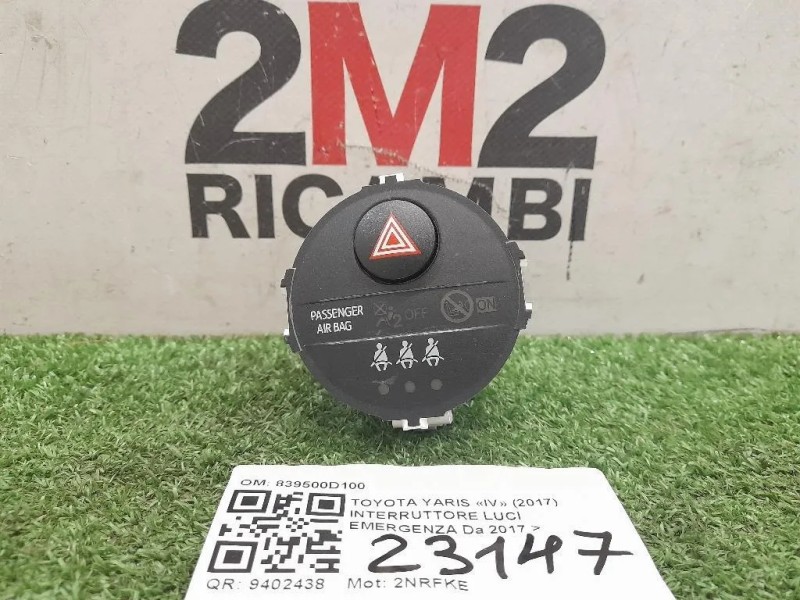 Interruttore LUCI Emergenza 839500D100 Toyota Yaris IV 2017
