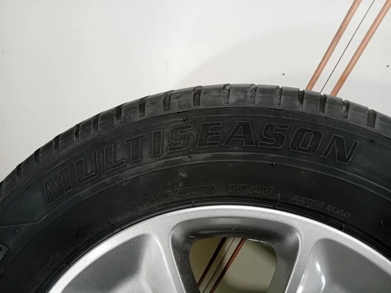 KIT 4 Cerchi 215 65 R16 40300480R Dacia Duster I 2014