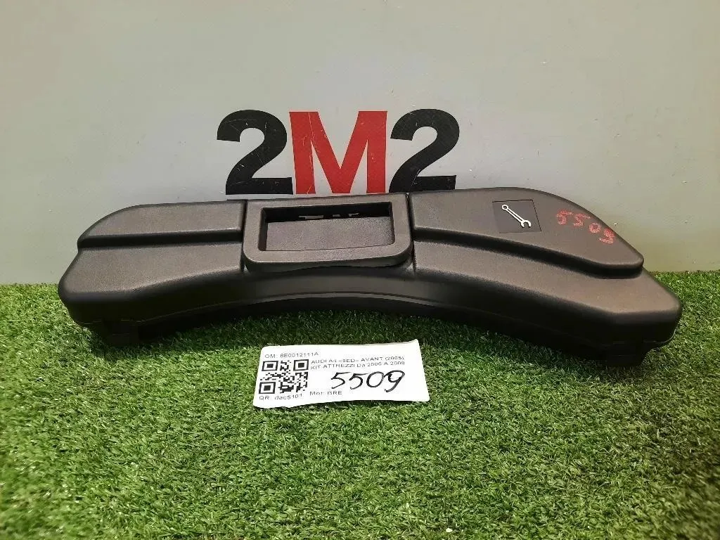 KIT Attrezzi 8E0012111A Audi A4 8ED Avant 2005