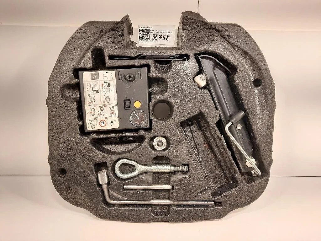 KIT Attrezzi A1716840537 Mercedes Classe SLK R171 2004