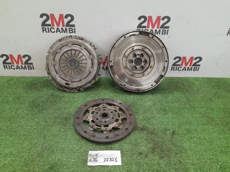 KIT Frizione CON Volano 9647933380 9654219380 Ford Focus II 2005