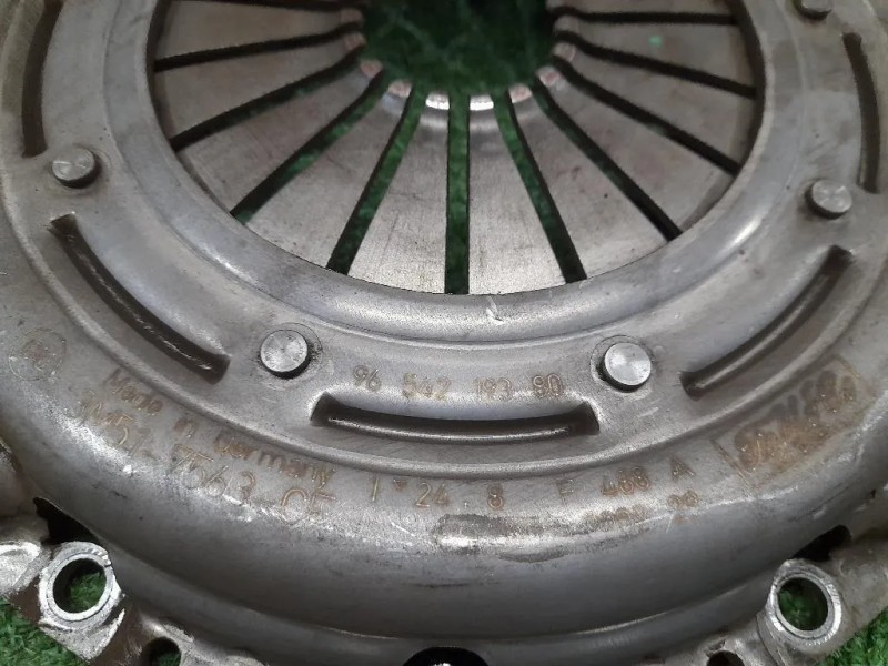 KIT Frizione CON Volano 9647933380 9654219380 Ford Focus II 2005