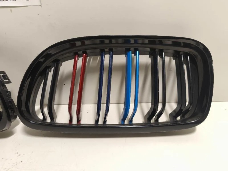 KIT Griglia DI Ventilazione Paraurti ANT KIT GRIGLIA DI VENTILAZIONE PARAURTI ANT Bmw Serie 3 F31 Touring 2012