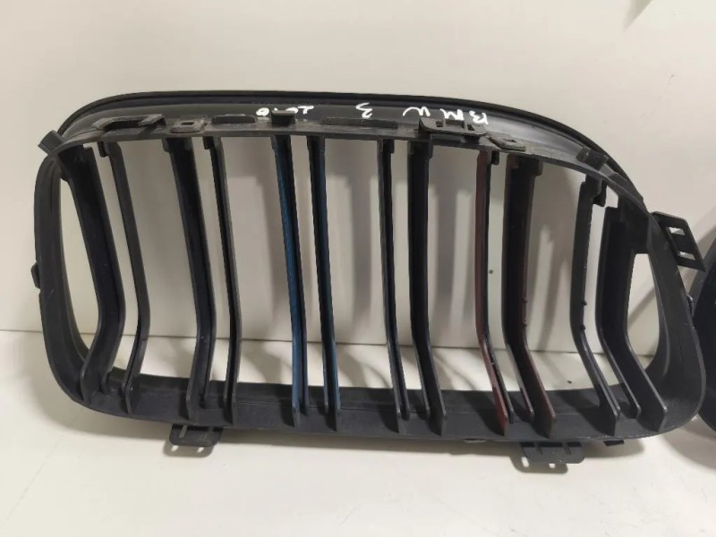 KIT Griglia DI Ventilazione Paraurti ANT KIT GRIGLIA DI VENTILAZIONE PARAURTI ANT Bmw Serie 3 F31 Touring 2012