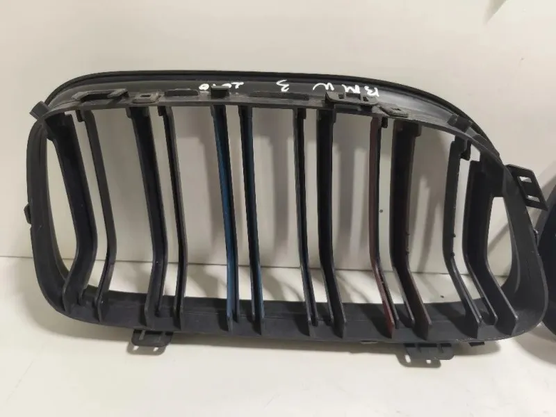 KIT Griglia DI Ventilazione Paraurti ANT KIT GRIGLIA DI VENTILAZIONE PARAURTI ANT Bmw Serie 3 F31 Touring 2012