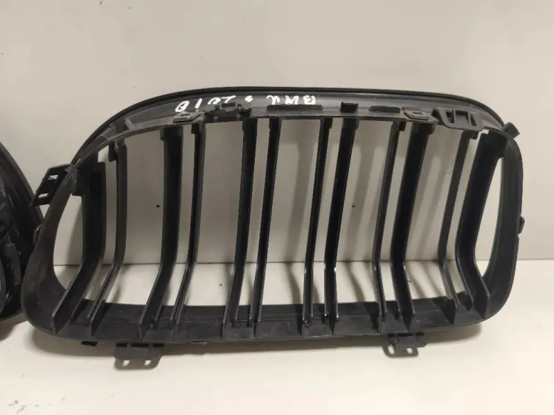 KIT Griglia DI Ventilazione Paraurti ANT KIT GRIGLIA DI VENTILAZIONE PARAURTI ANT Bmw Serie 3 F31 Touring 2012