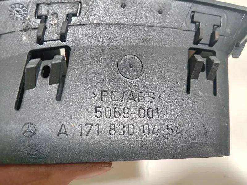 KIT Griglie Condotto ARIA Cruscotto KIT GRIGLIE CONDOTTO ARIA CRUSCOTTO Mercedes Classe SLK R171 2004