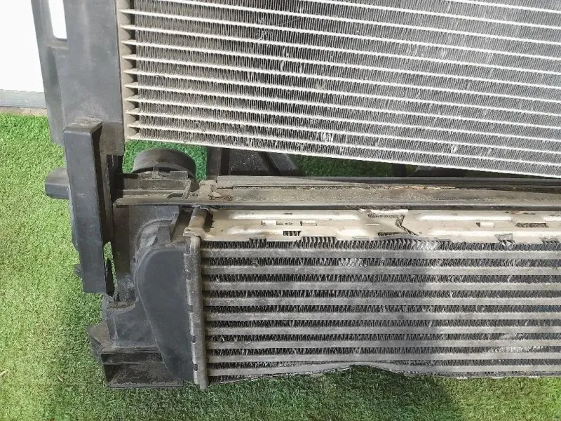 KIT Radiatori 7600532 8641946 8641963 Bmw Serie 1 F20 Berlina 2012