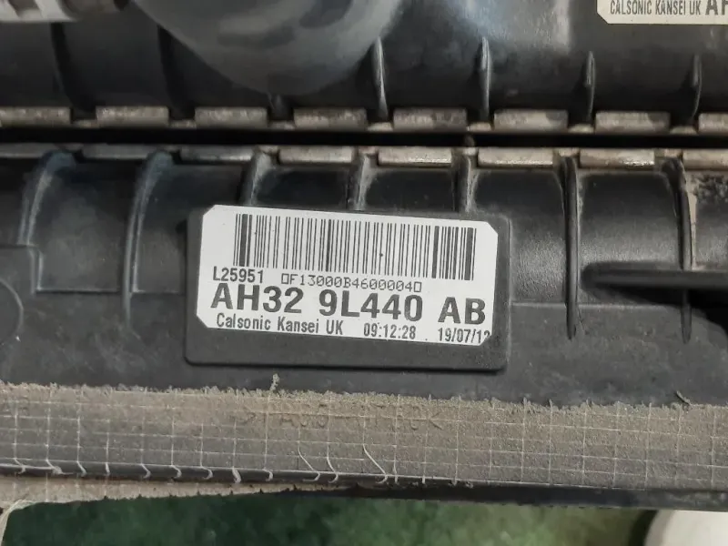 KIT Radiatori AH328T000CJ AH328005BA AH3219C600CA AH329L440AB Land Rover Range Rover Sport II 2009