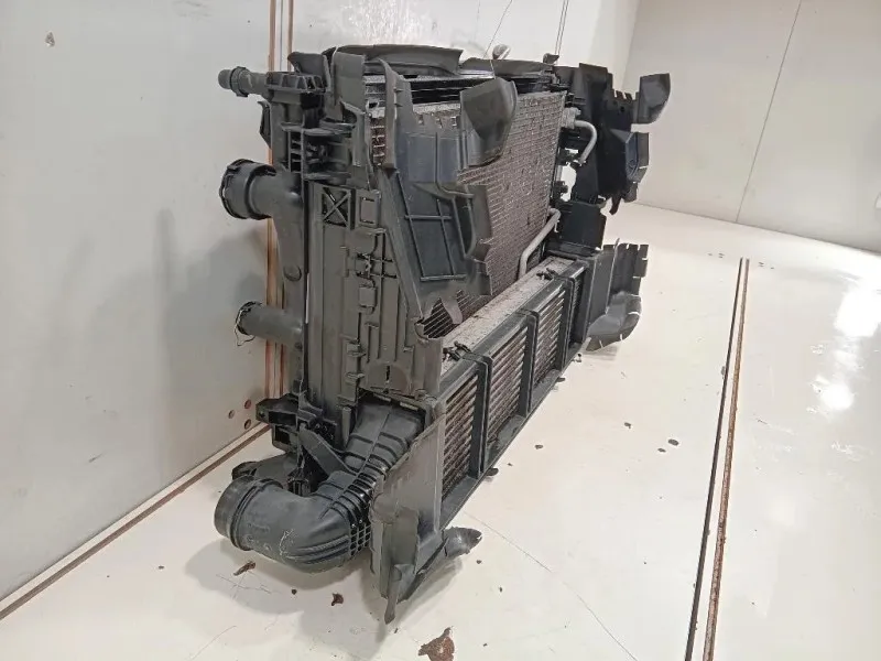 KIT Radiatori 3136613436 Mercedes Classe E W212 2013