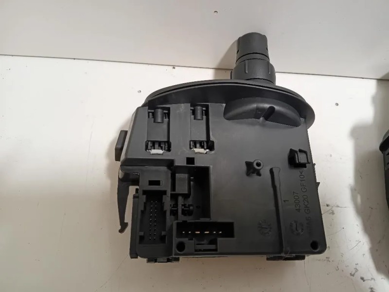 LEVA Devio Comando Radio 8201590631 Renault CLIO III 2006