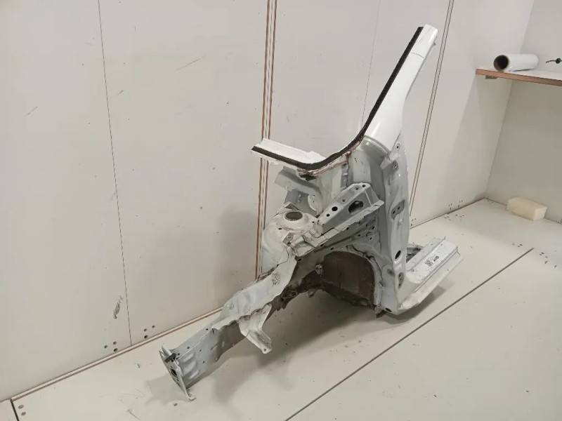 Longherone ANT SX 5710252200 Toyota Yaris IV 2017