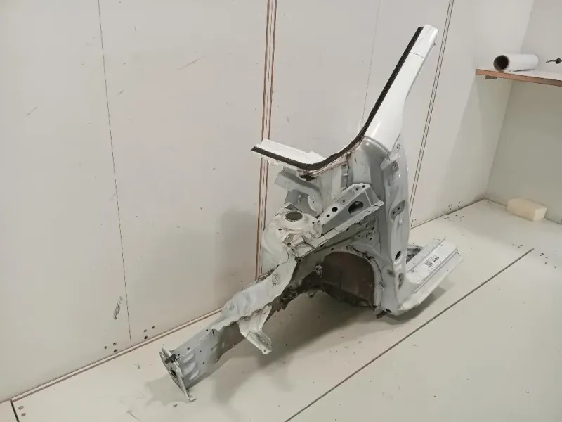 Longherone ANT SX 5710252200 Toyota Yaris IV 2017