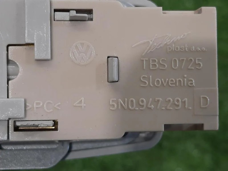 LUCE DI Cortesia Abitacolo 5N0947291 Skoda YETI 2010