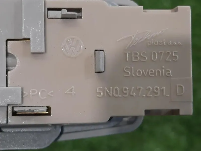 LUCE DI Cortesia Abitacolo 5N0947291 Skoda YETI 2010