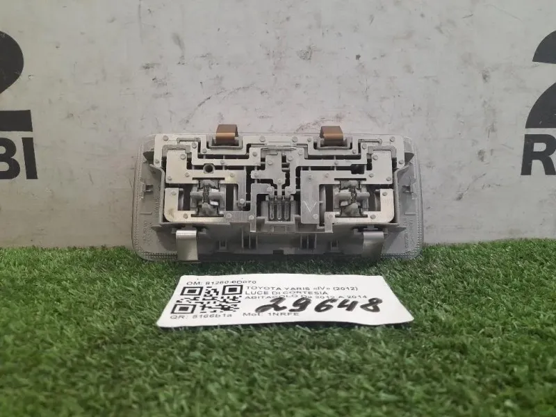 LUCE DI Cortesia Abitacolo 81260-0D070 Toyota Yaris IV 2012