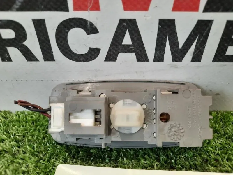 LUCE DI Cortesia Abitacolo POST 735536890 LUCE Lancia Ypsilon III 2011