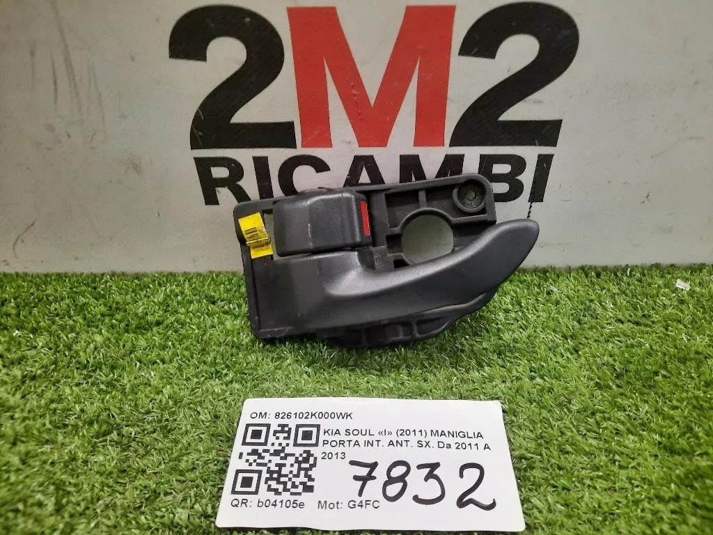 Maniglia Porta INT ANT SX 826102K000WK Kia SOUL I 2011