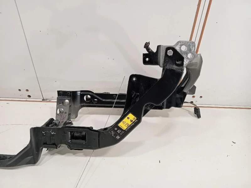 Rivestimento Frontale Parte SUP ANT RIVESTIMENTO FRONTALE PARTE SUP ANT Jaguar XE 2015