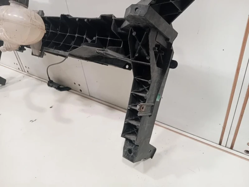 Rivestimento Frontale Parte SUP ANT RIVESTIMENTO FRONTALE PARTE SUP ANT Opel Vivaro A 2007