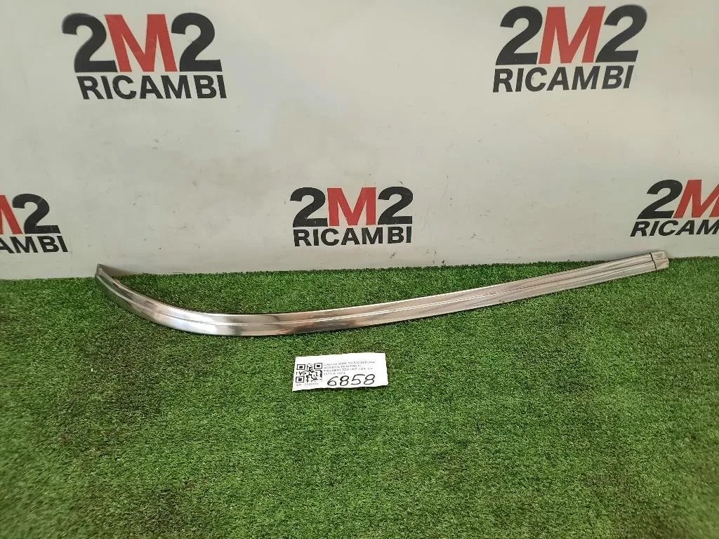 Modanatura Adesiva Montante Parabrezza INF DX  Lancia 2000