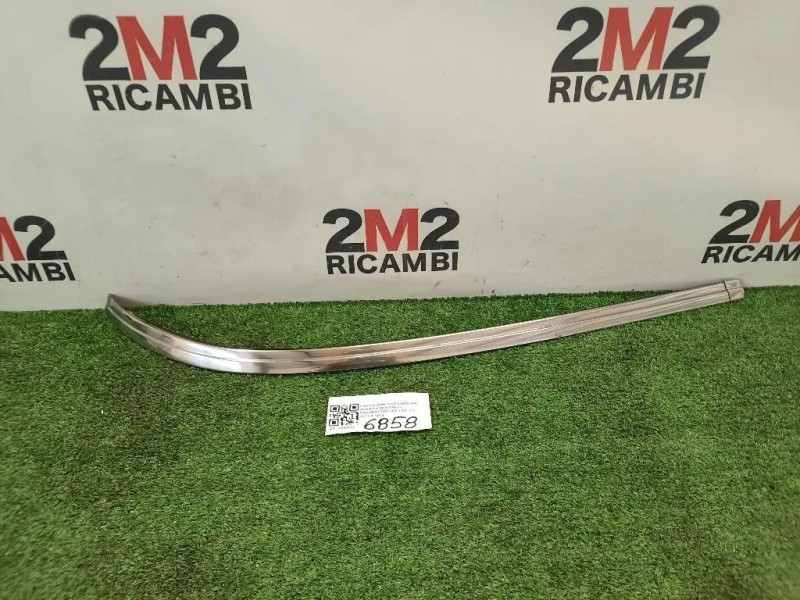 Modanatura Adesiva Montante Parabrezza INF DX  Lancia 2000