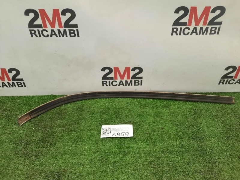 Modanatura Adesiva Montante Parabrezza INF DX  Lancia 2000