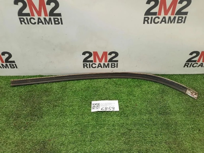 Modanatura Adesiva Montante Parabrezza INF SX  Lancia 2000