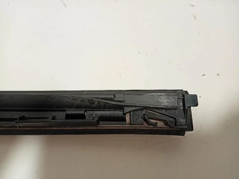 Modanatura Adesiva Montante Parabrezza DX A2126901082 Mercedes Classe GLE W166 2015