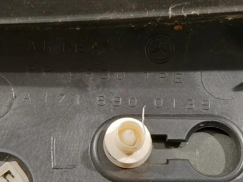 Modanatura Adesiva Montante Parabrezza SX A1716900139 Mercedes Classe SLK R171 2004