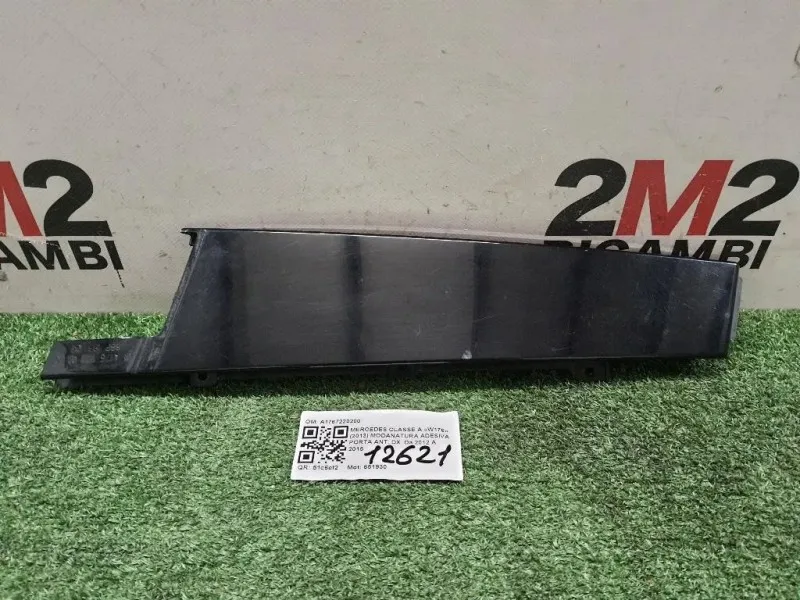 Modanatura Adesiva Porta ANT DX A1767220200 Mercedes Classe A W176 2013