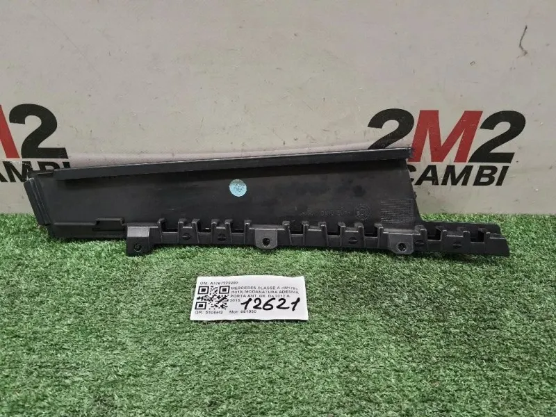 Modanatura Adesiva Porta ANT DX A1767220200 Mercedes Classe A W176 2013