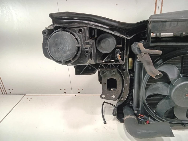 Rivestimento Frontale ANT 1K0 121 205 AD Volkswagen GOLF V 2004