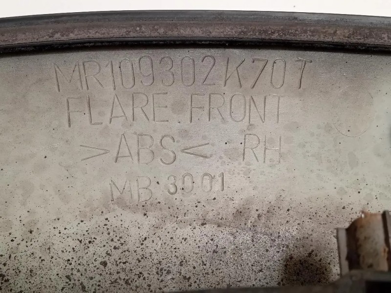 Modanatura Paracolpi Parafango ANT DX MODANATURA PARACOLPI PARAFANGO ANT DX Mitsubishi L200 II 1997