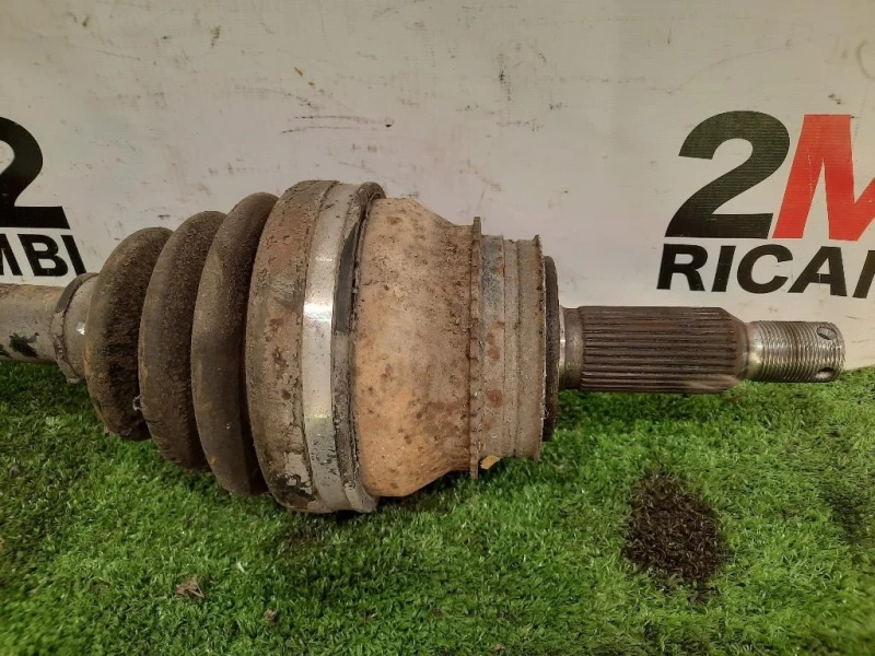 Semiasse POST SX MR528647 Mitsubishi Pajero III 2000