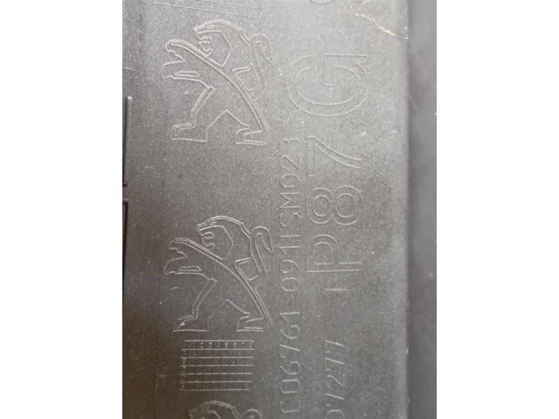 Paraurti POST 98166681877 Peugeot 5008 II 2017