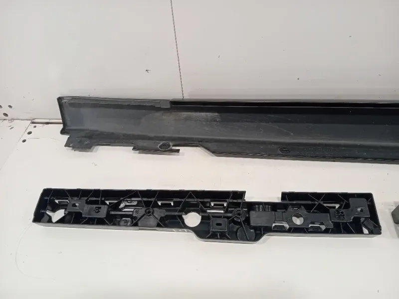 Sottoporta Parte Centrale DX 5177738733851777387348 Bmw Serie 5 G30 Berlina 2016