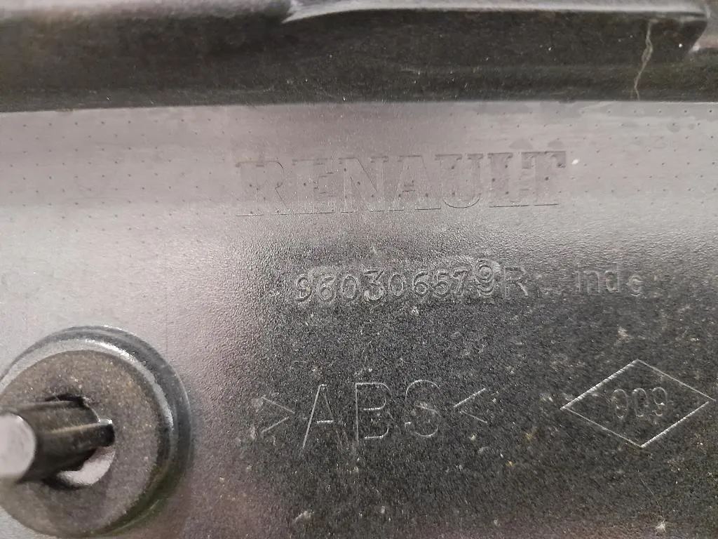 Spoiler Frangivento POST 960306579R Renault CLIO IV 2016