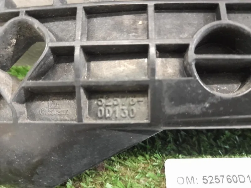 Staffa Sostegno Estparaurti POST SX 525760D130 Toyota Yaris IV 2014