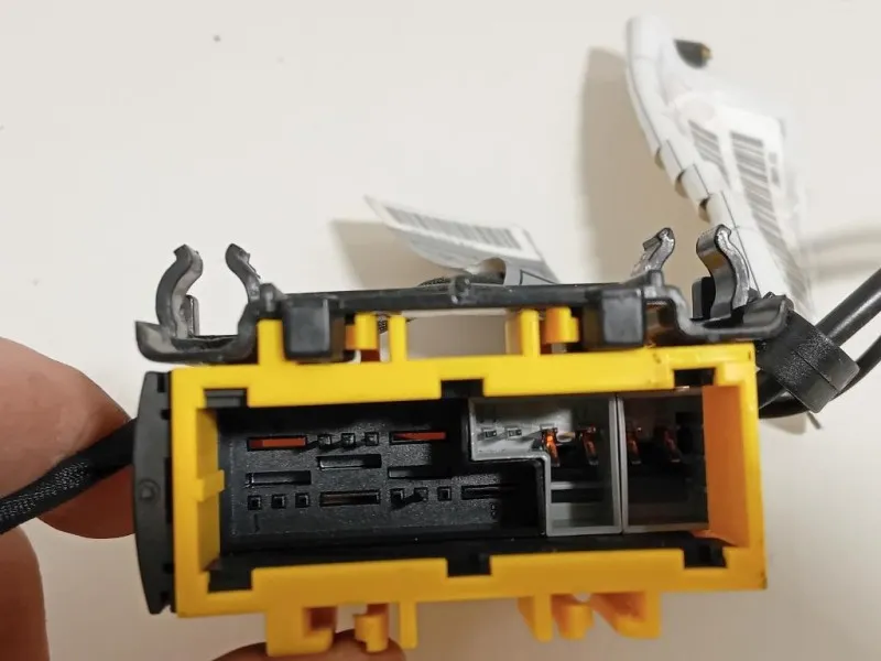 Attacco Cintura ANT SX 34050060A Bmw Serie 1 E81 Berlina 2005