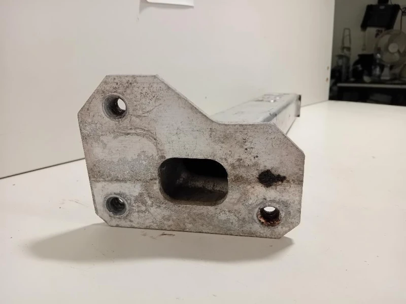 Supporto Radiatore Acqua ANT DX 51811229 Alfa Romeo Giulietta 2010