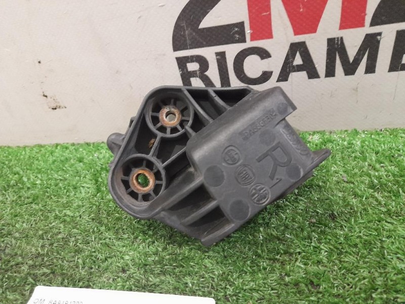 Supporto Radiatore Acqua ANT DX 8A9494200 Fiat 500L 2013