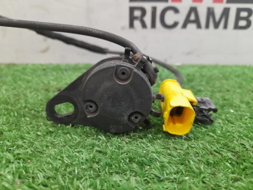 Attuatore Cerniera Cofano ANT DX A1179061000 Mercedes Classe CLA C117 2013