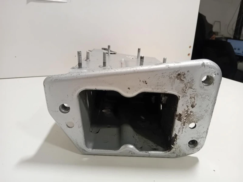 Supporto Radiatore Acqua ANT SX 8K0805677 Audi A4 8W2 2015