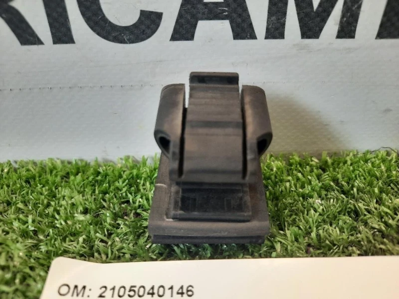 Supporto Radiatore Acqua ANT SX 2105040146 Mercedes Classe SLK R170 1997