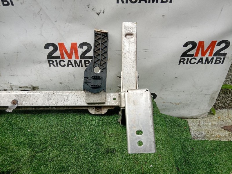 Supporto Radiatore Acqua INF ANT SUPPORTO RADIATORE ACQUA INF ANT Mercedes Classe B W246 2012