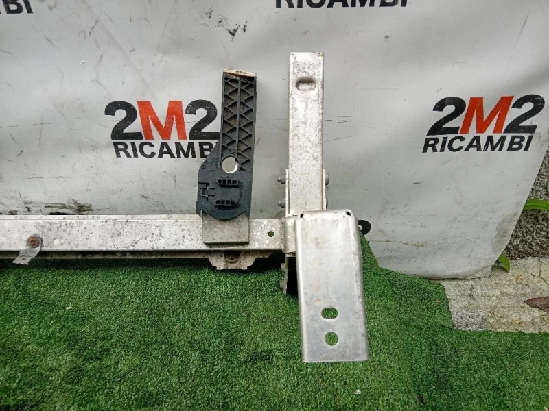 Supporto Radiatore Acqua INF ANT SUPPORTO RADIATORE ACQUA INF ANT Mercedes Classe B W246 2012