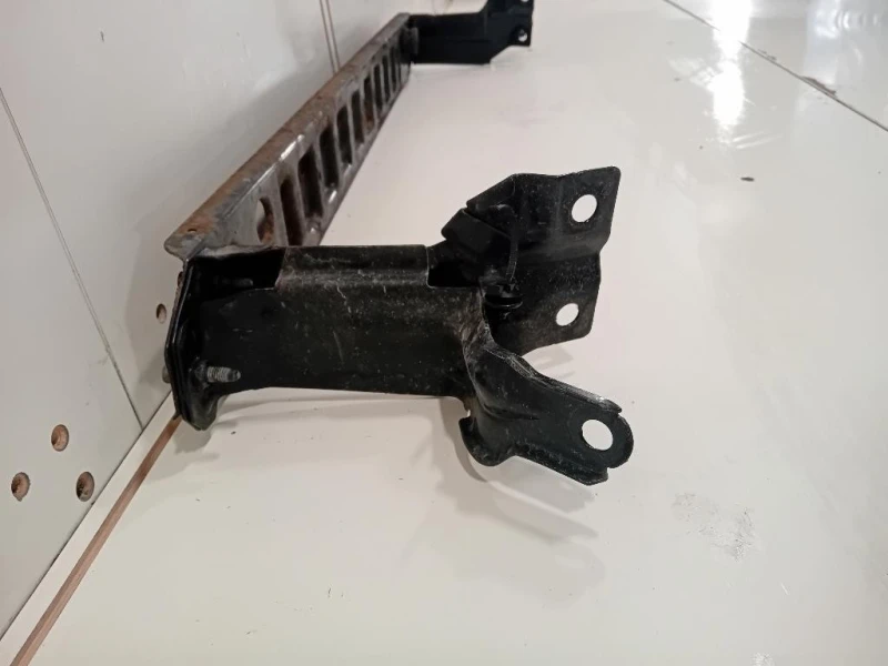 Supporto Radiatore Acqua INF ANT SUPPORTO RADIATORE ACQUA INF ANT Volvo V60 I 2010